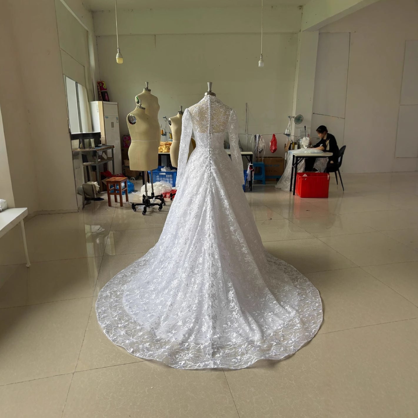 Embroidered Long Sleeve Trailing Wedding Dress - kinko