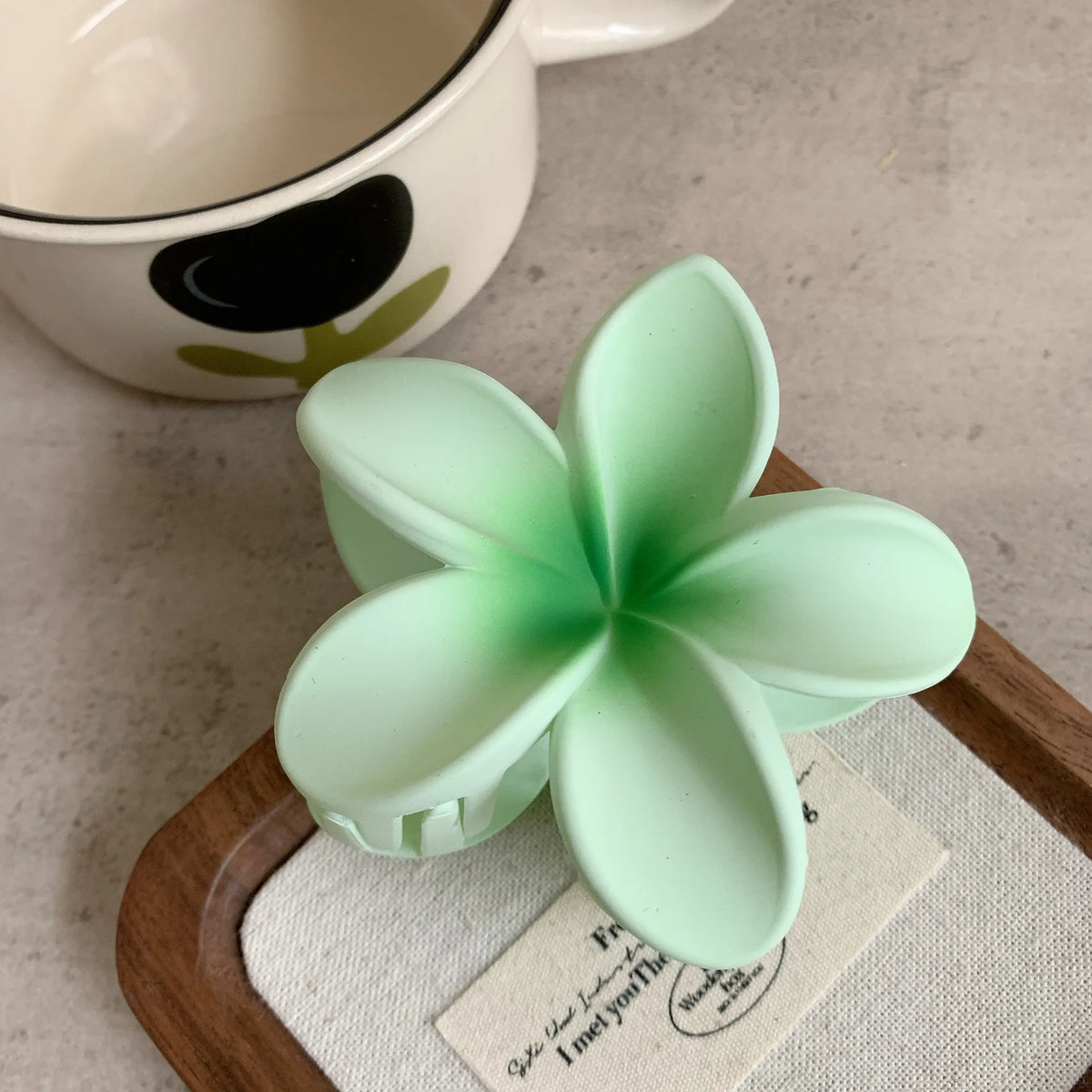 Fashion Frosted Egg Flower Hair Claw Clip Shark Hairpin Barrettes Ponytail Holder Summer Beach Hair Glamp Head Accessories Women