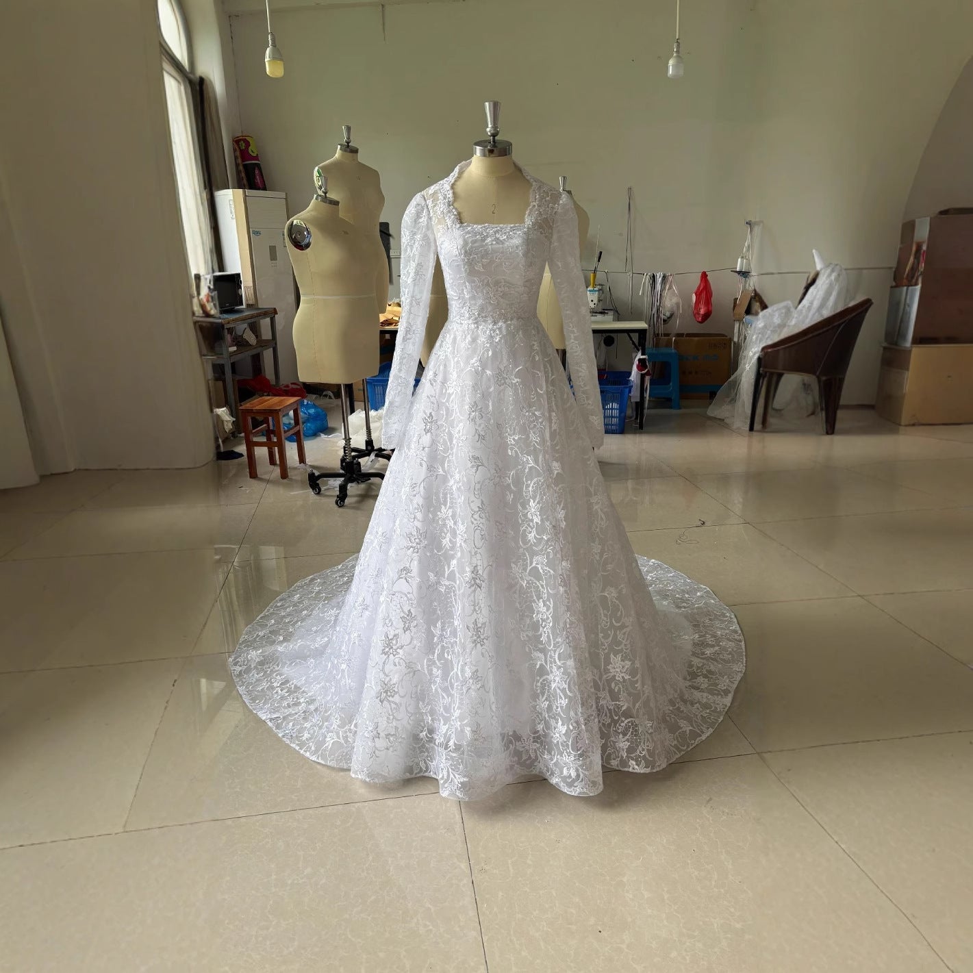 Embroidered Long Sleeve Trailing Wedding Dress - kinko